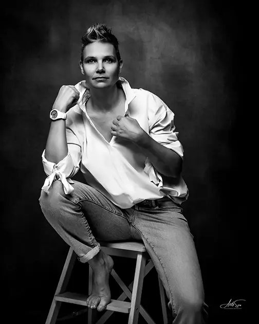 Portrait de Céline Guillaume, autrice du roman Merde ! J’ai oublié les fleurs.