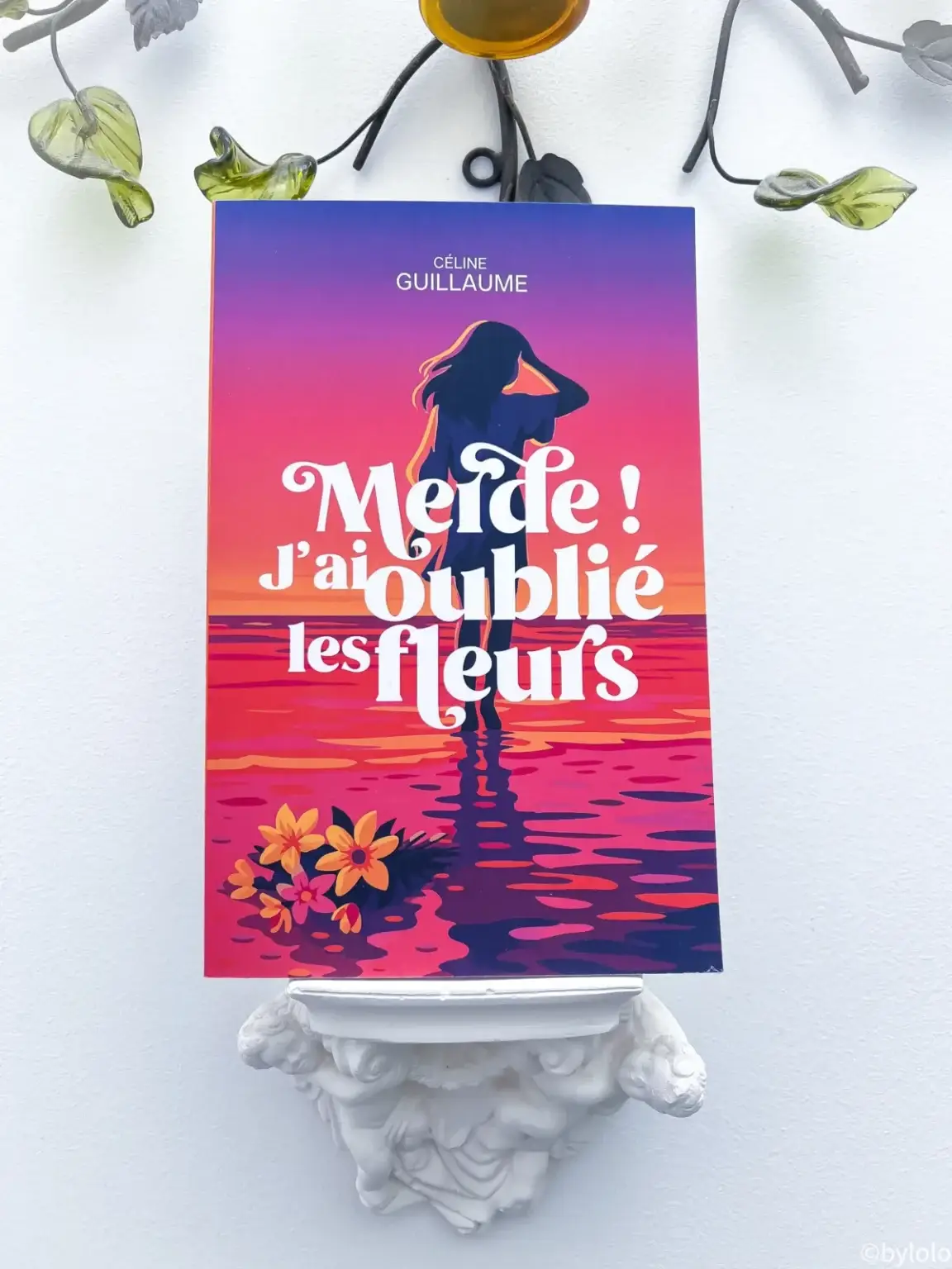 Couverture du roman Merde ! J’ai oublié les fleurs de Céline Guillaume, présenté dans une chronique littéraire de Lololeblog.